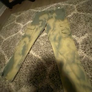 custom bleached cargo jeans (33x30)